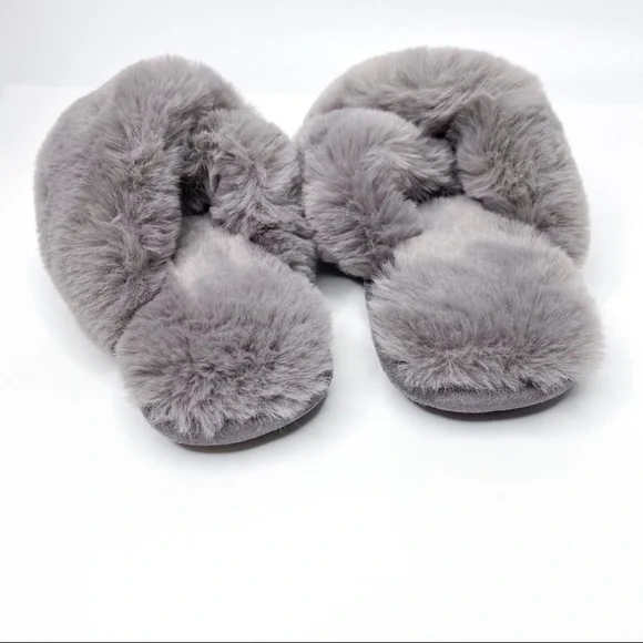 Loft gray criss cross fuzzy slippers, size 5-6 - Picture 3 of 6